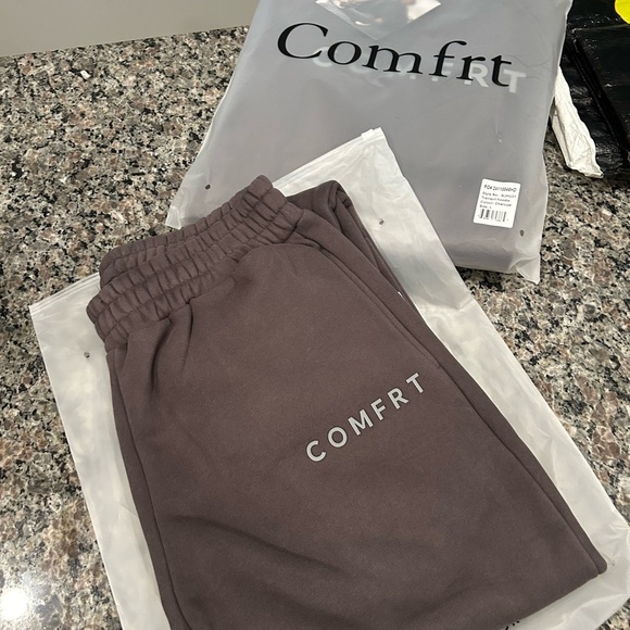 New COMFRT Hoodie and Sweatpants Set - Picture 9 of 9